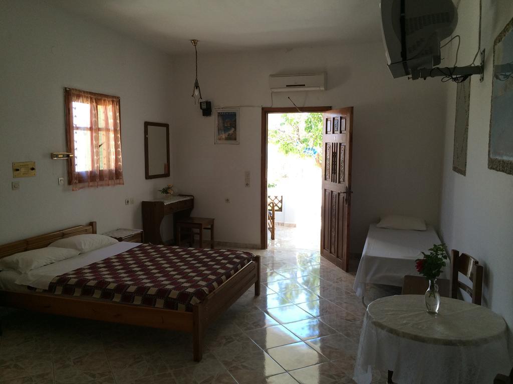 Mihalis Studios Lakki  Habitación foto