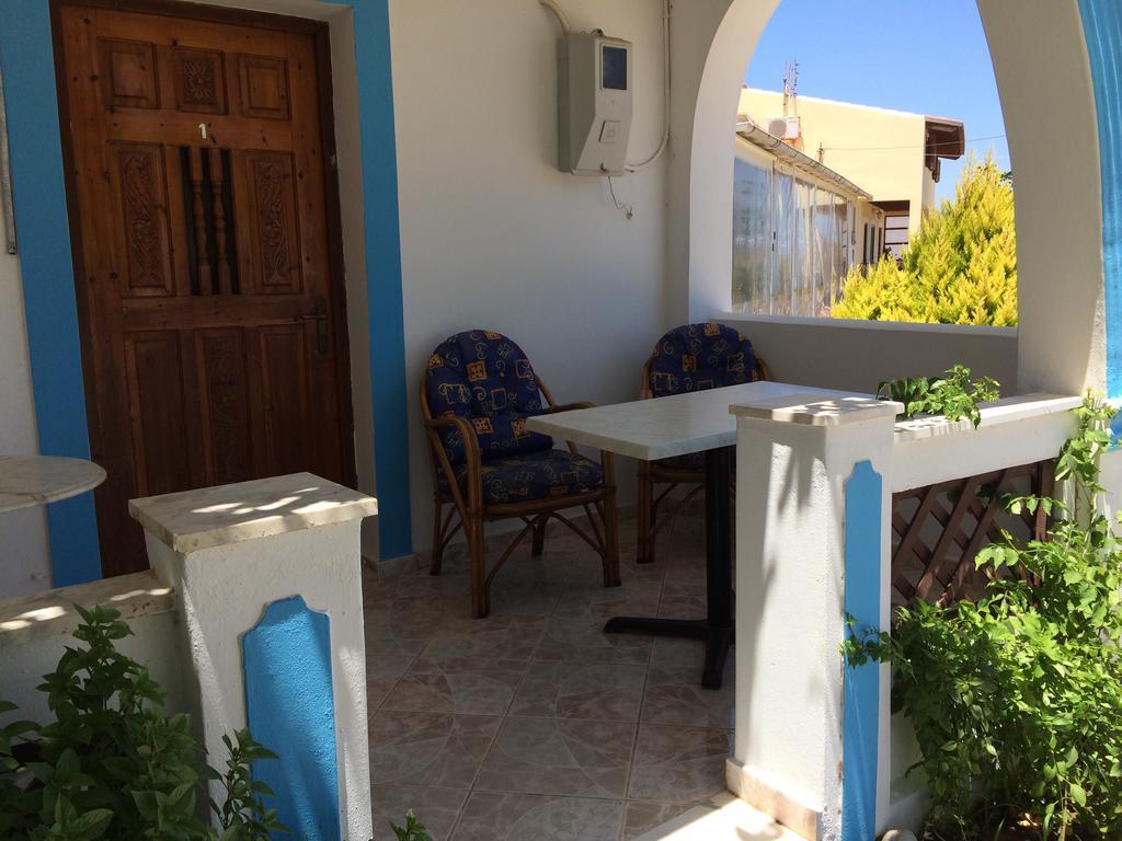 Mihalis Studios Lakki  Habitación foto