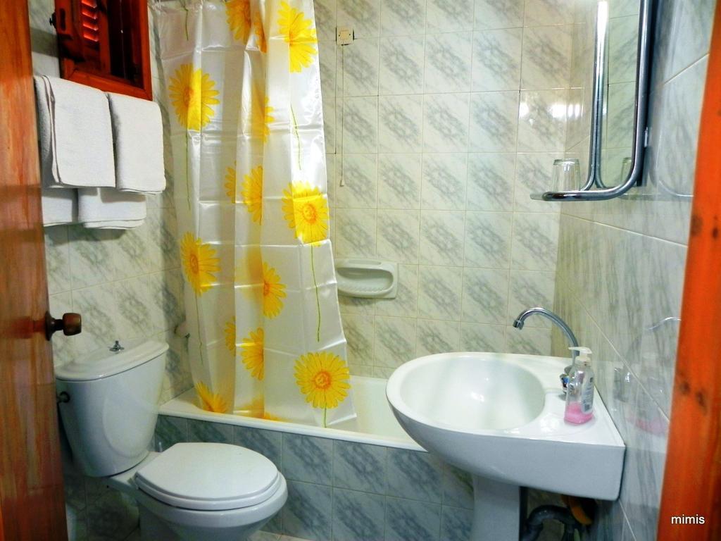 Mihalis Studios Lakki  Habitación foto