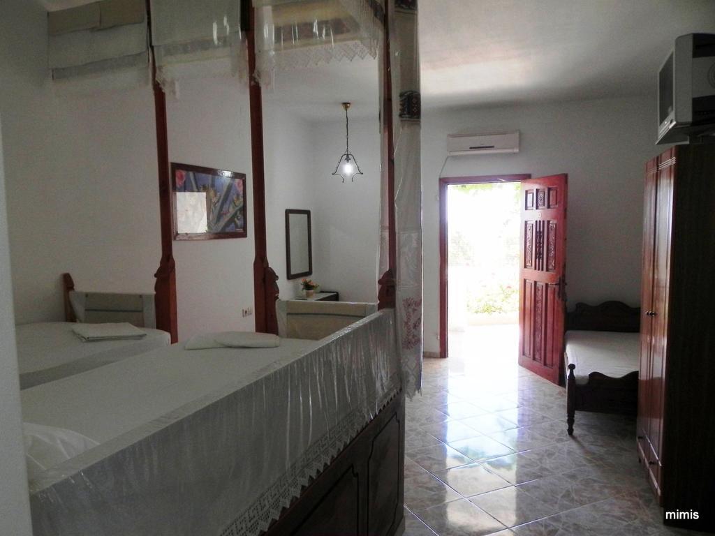 Mihalis Studios Lakki  Habitación foto